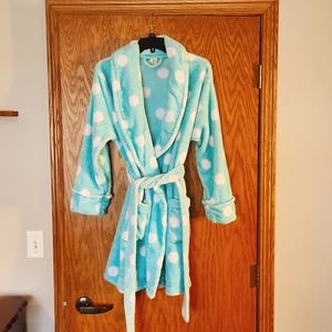 Women's short Robe, size medium,  from Sonoma,  rarely worn and in great shape.